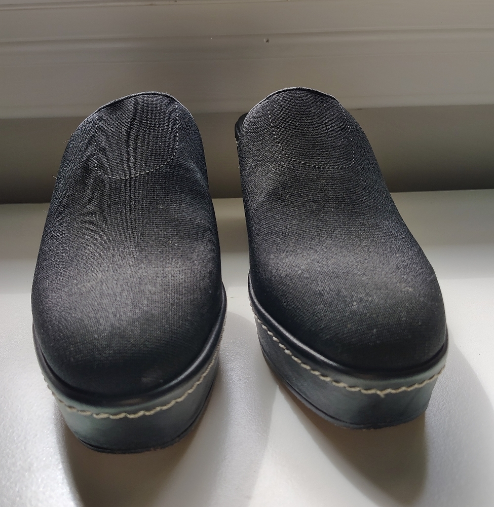Donald J. Pliner Black Platform Clogs